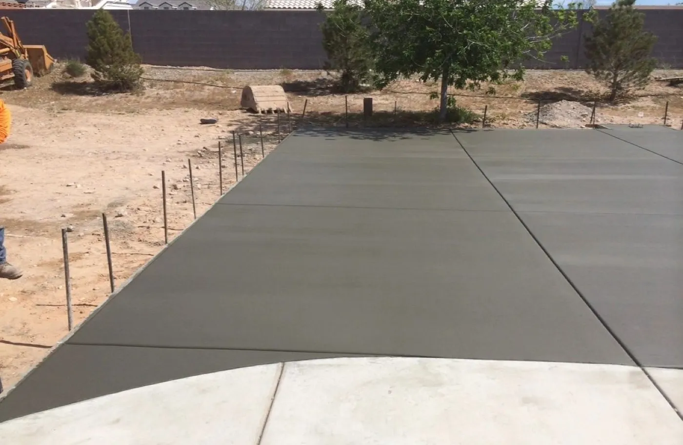 Large concrete slab pour finished at the edge
